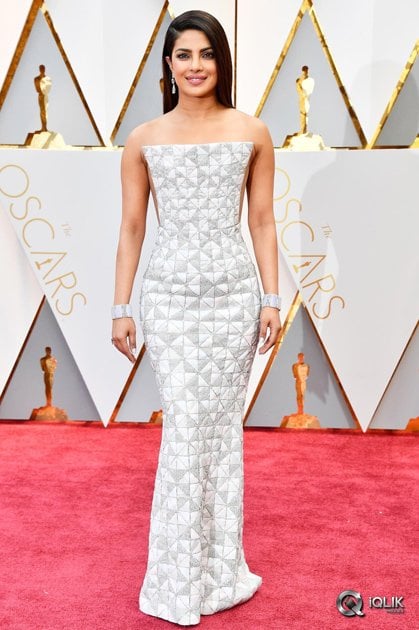 Priyanka-Chopra-at-Oscars-2017